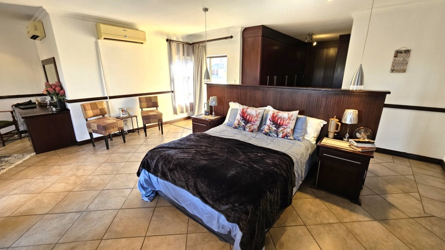 5 Bedroom Property for Sale in Birdwood Estate North West